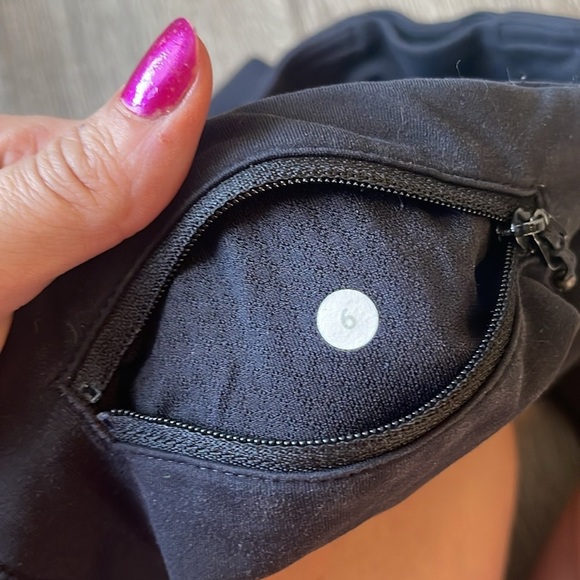 Lululemon Black Cropped Leggings workout active capris size 6 - Picture 3 of 6